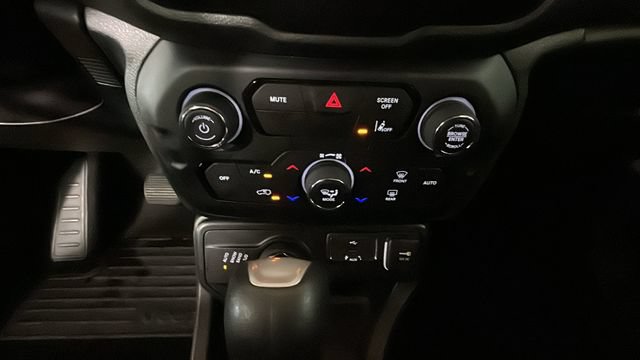 Used 2023 Jeep Renegade Latitude AWD/4WD image 22