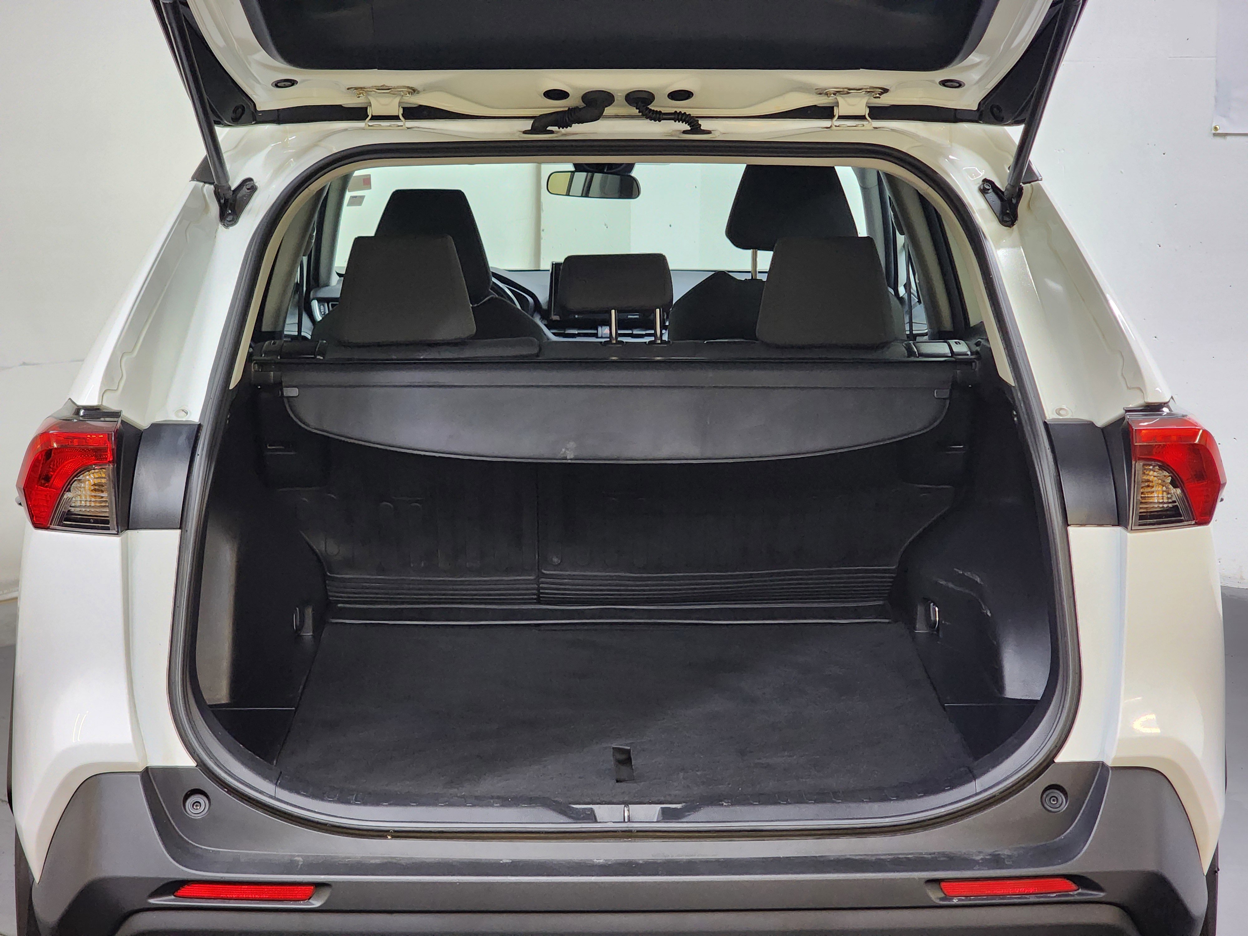 Used 2021 Toyota RAV4 XLE image 8