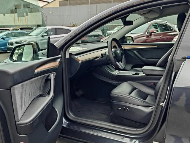 Used 2025 Tesla Model Y Long Range AWD/4WD image 19