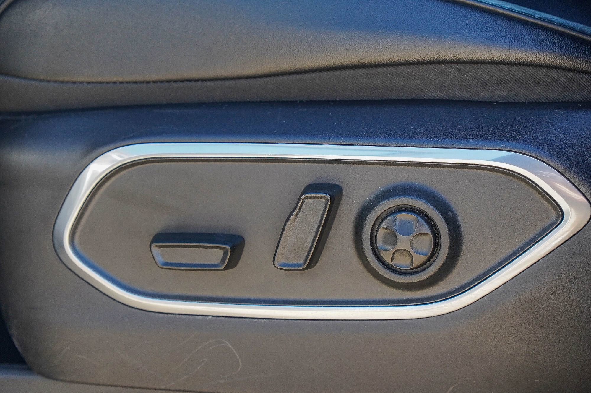 Used 2024 Jeep Wagoneer Series II w/ Flexible Seating Group image 23