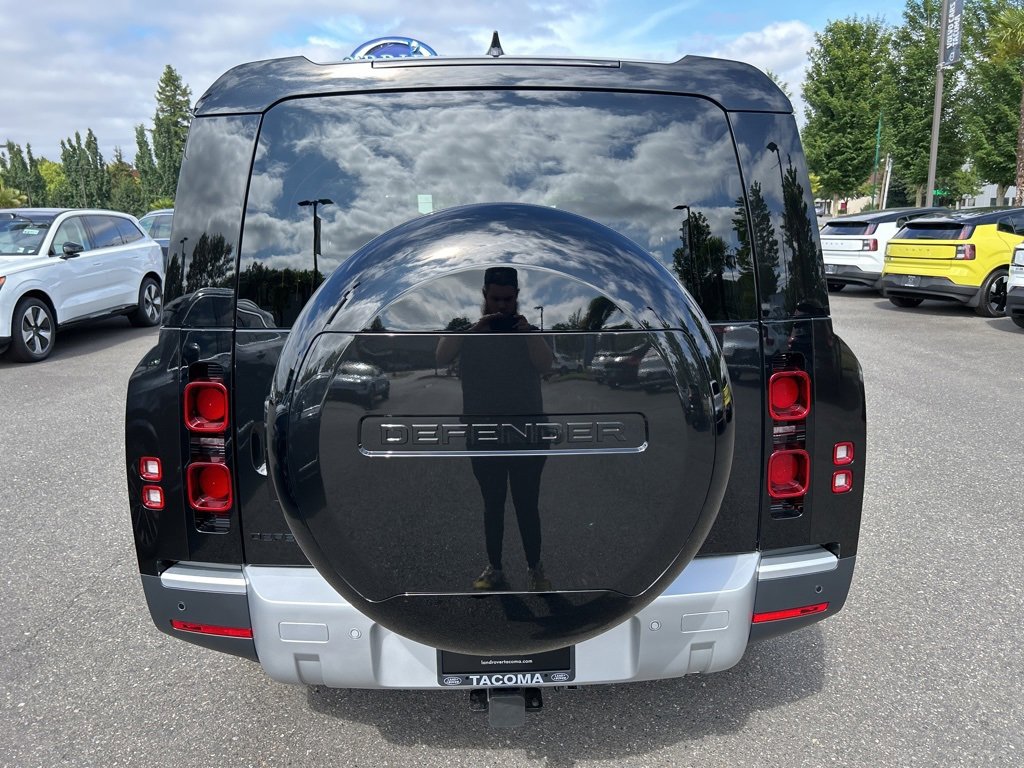 New 2025 Land Rover Defender 130 S image 6