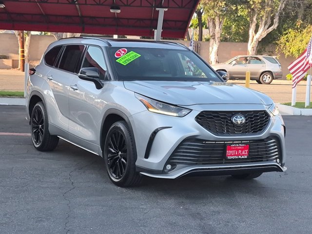 Used 2024 Toyota Highlander XSE FWD image 3