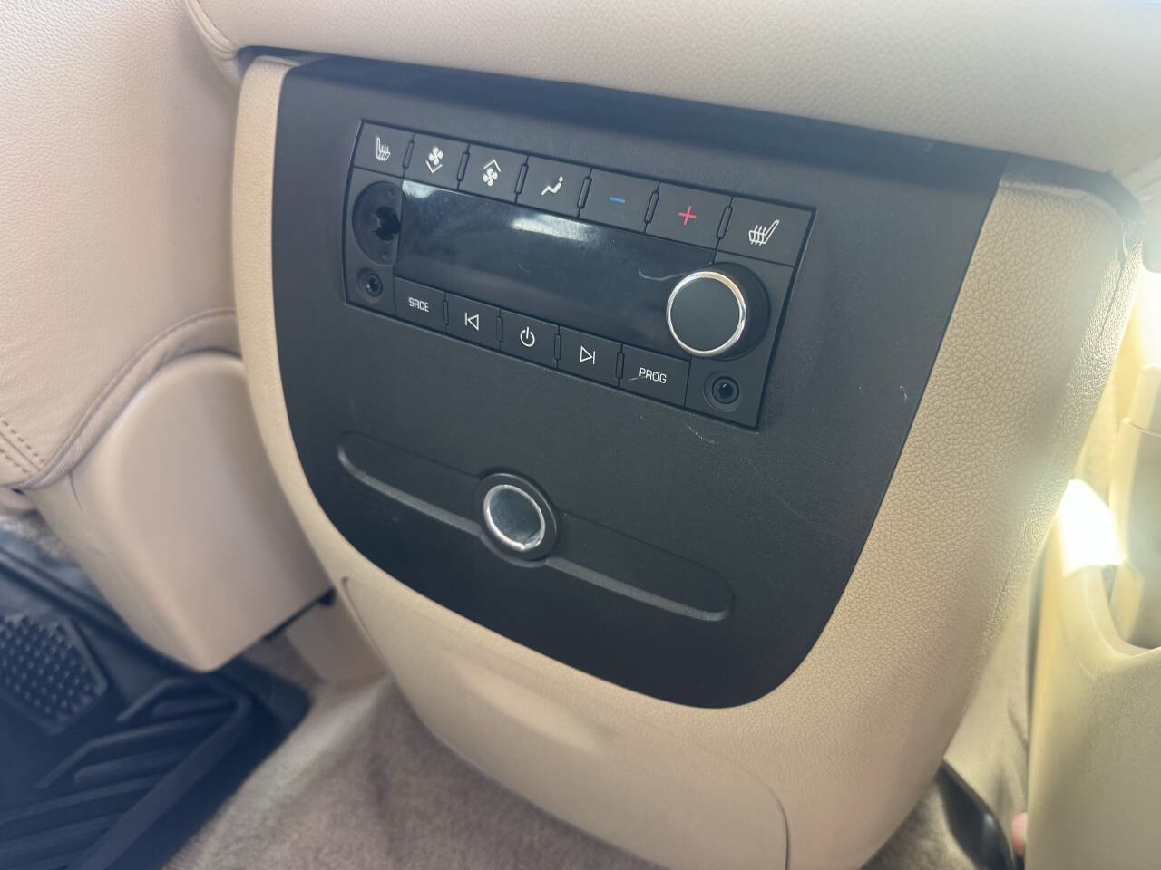 Used 2010 Chevrolet Tahoe LTZ AWD/4WD image 18