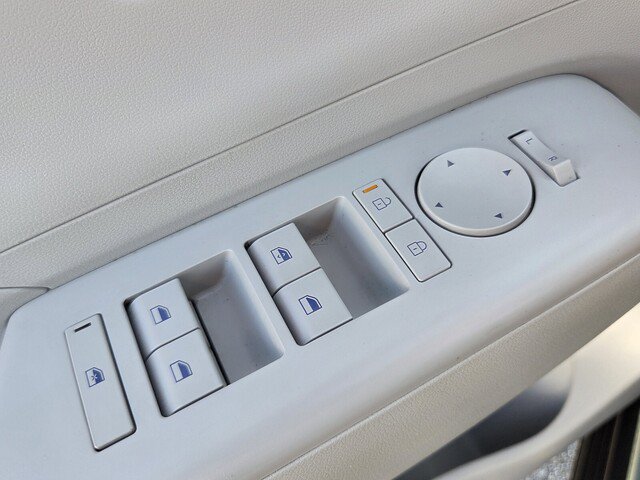 Used 2025 Hyundai Kona SEL FWD image 29