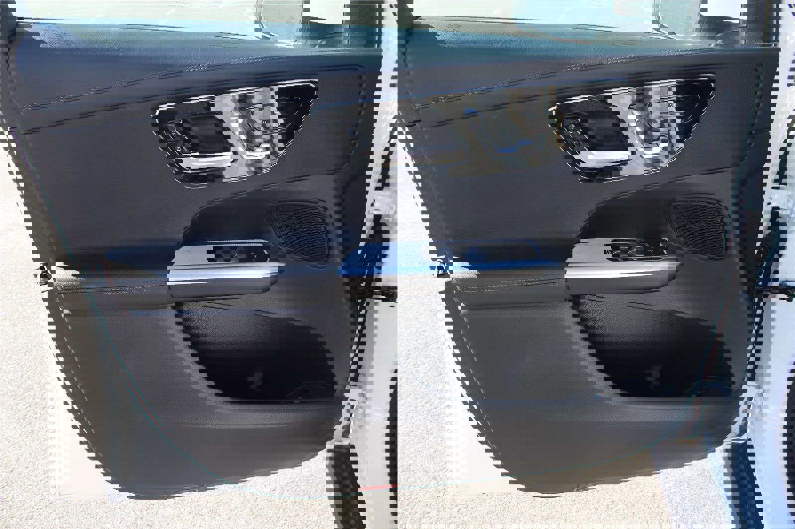 Used 2024 Mercedes-Benz GLC 300 4MATIC image 33