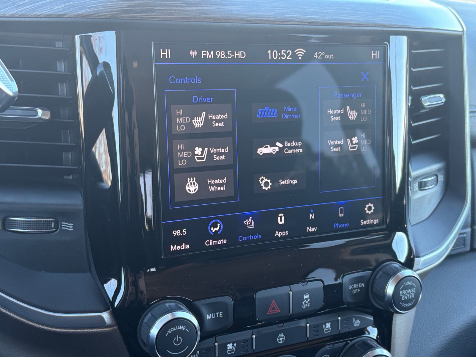 Used 2020 RAM 2500 Laramie image 23