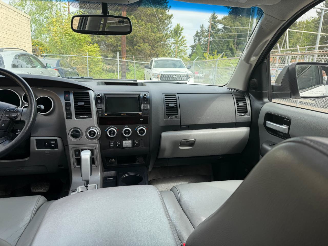Used 2011 Toyota Sequoia Limited AWD/4WD image 17