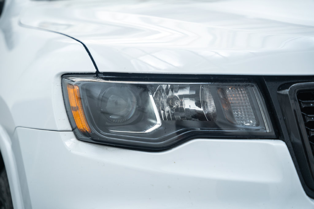 Used 2019 Jeep Grand Cherokee Altitude AWD/4WD image 14