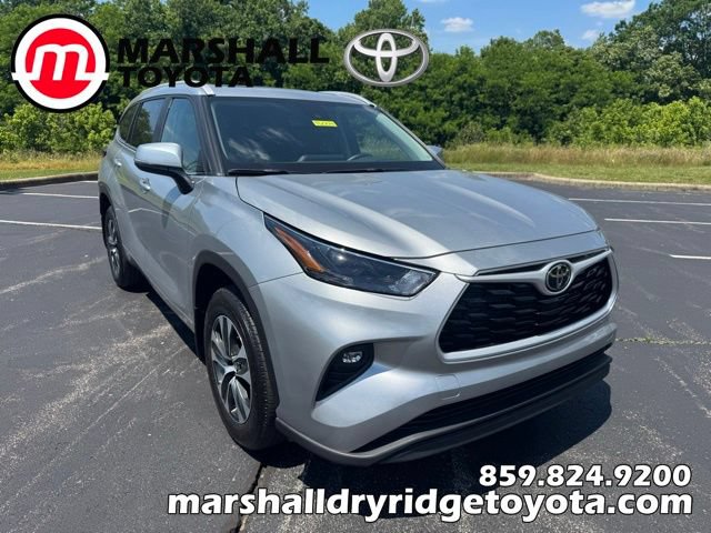 Certified 2025 Toyota Highlander XLE AWD/4WD image 1