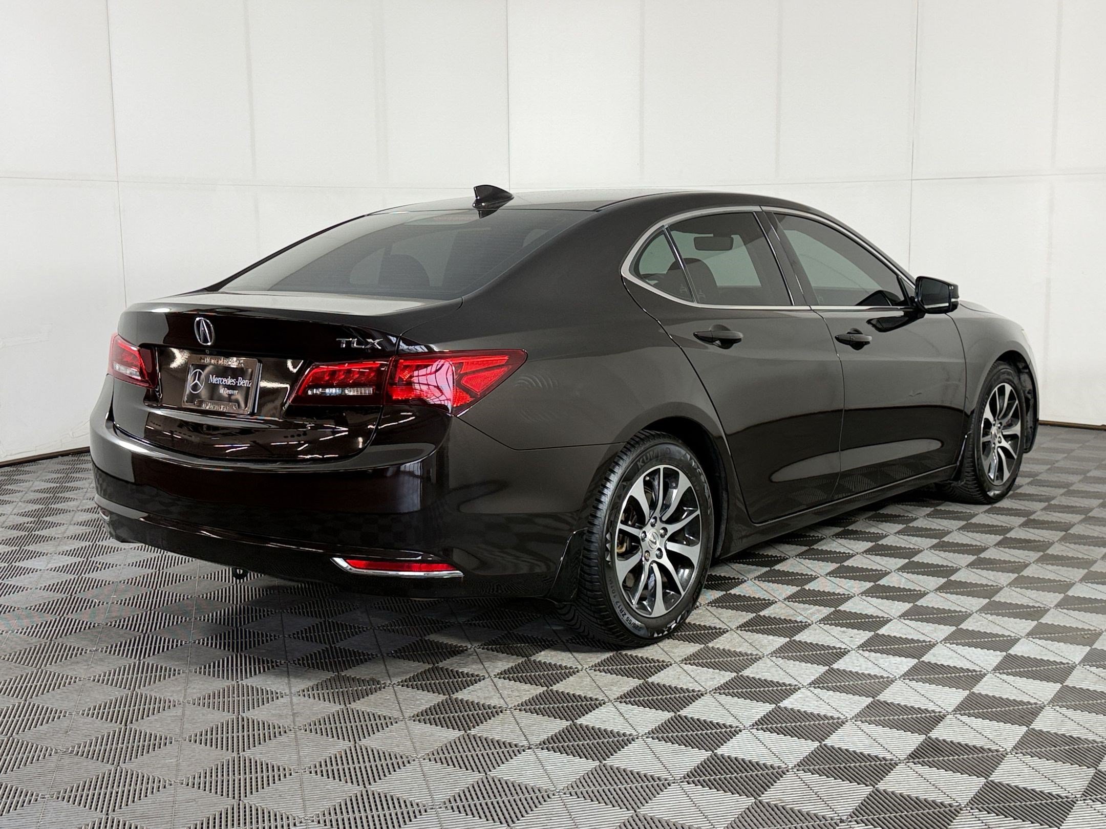 Used 2015 Acura TLX w/ Technology Package FWD image 9
