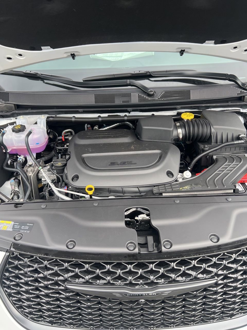 New 2026 Chrysler Pacifica Select w/ S Appearance Package image 3