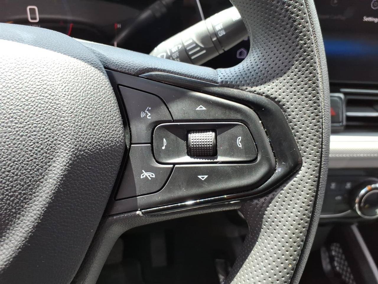 Used 2025 Chevrolet TrailBlazer LT FWD image 13