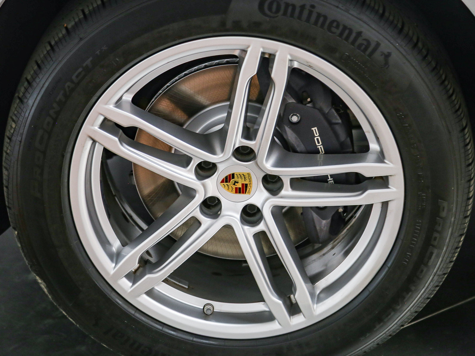 Certified 2024 Porsche Macan AWD/4WD image 13