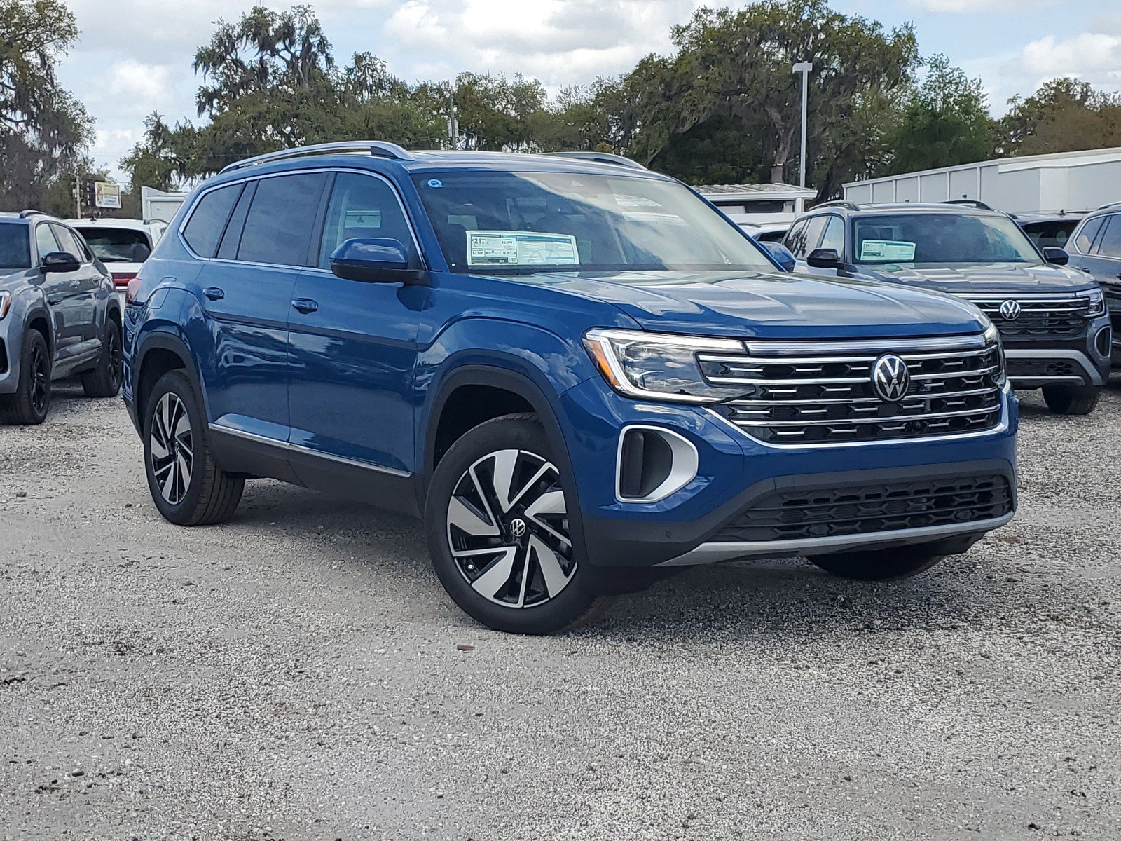 New 2025 Volkswagen Atlas SEL image 2