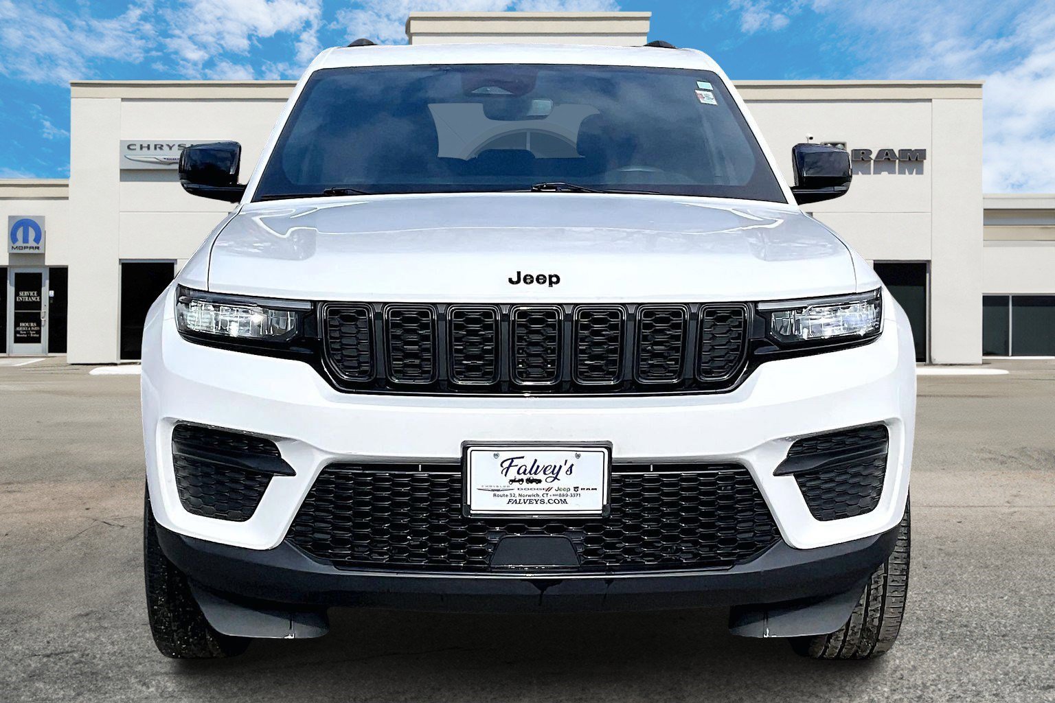 Certified 2023 Jeep Grand Cherokee Altitude image 3