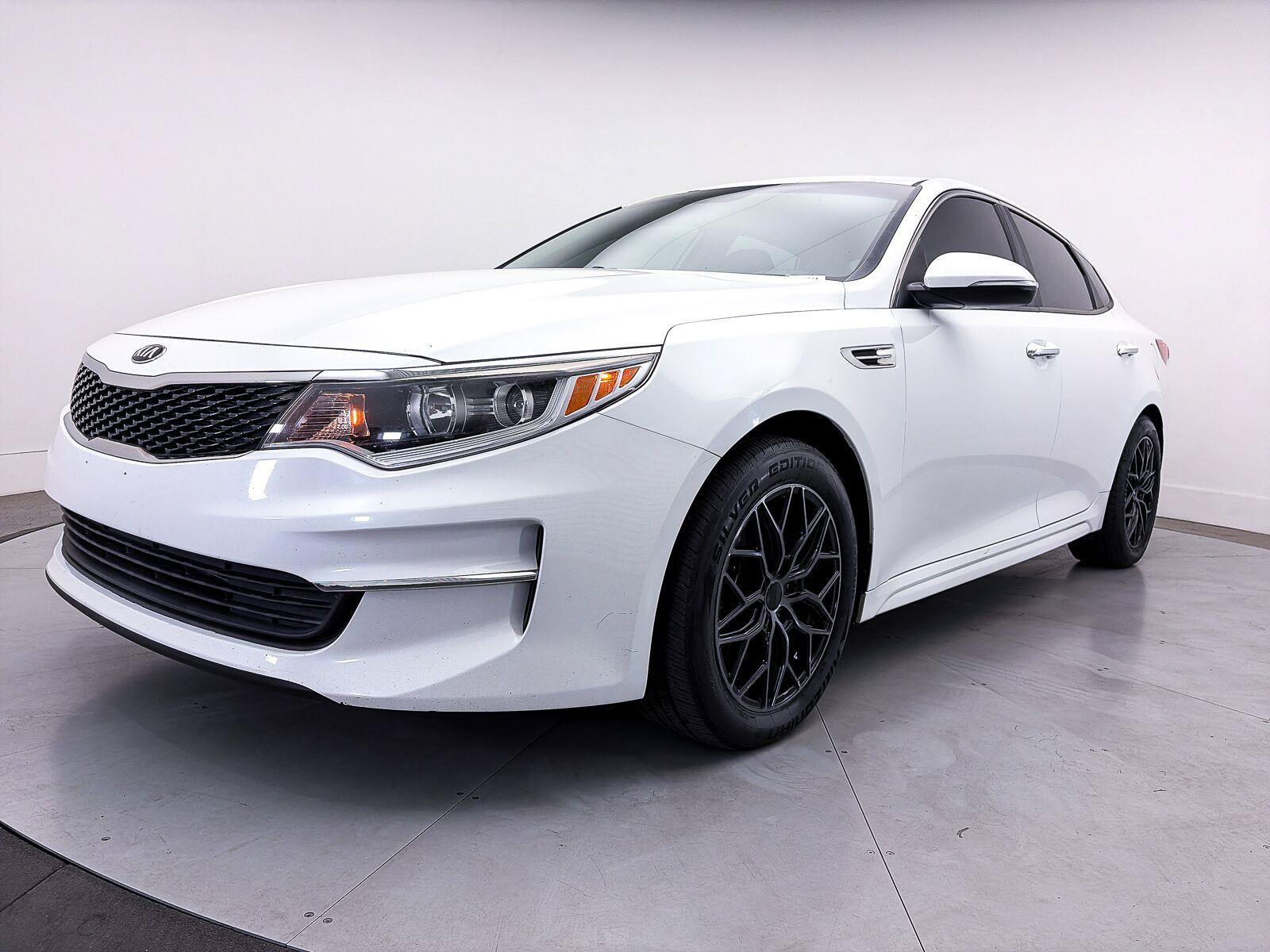 Used 2018 Kia Optima LX w/ 17" Alloy Wheels Package FWD image 7