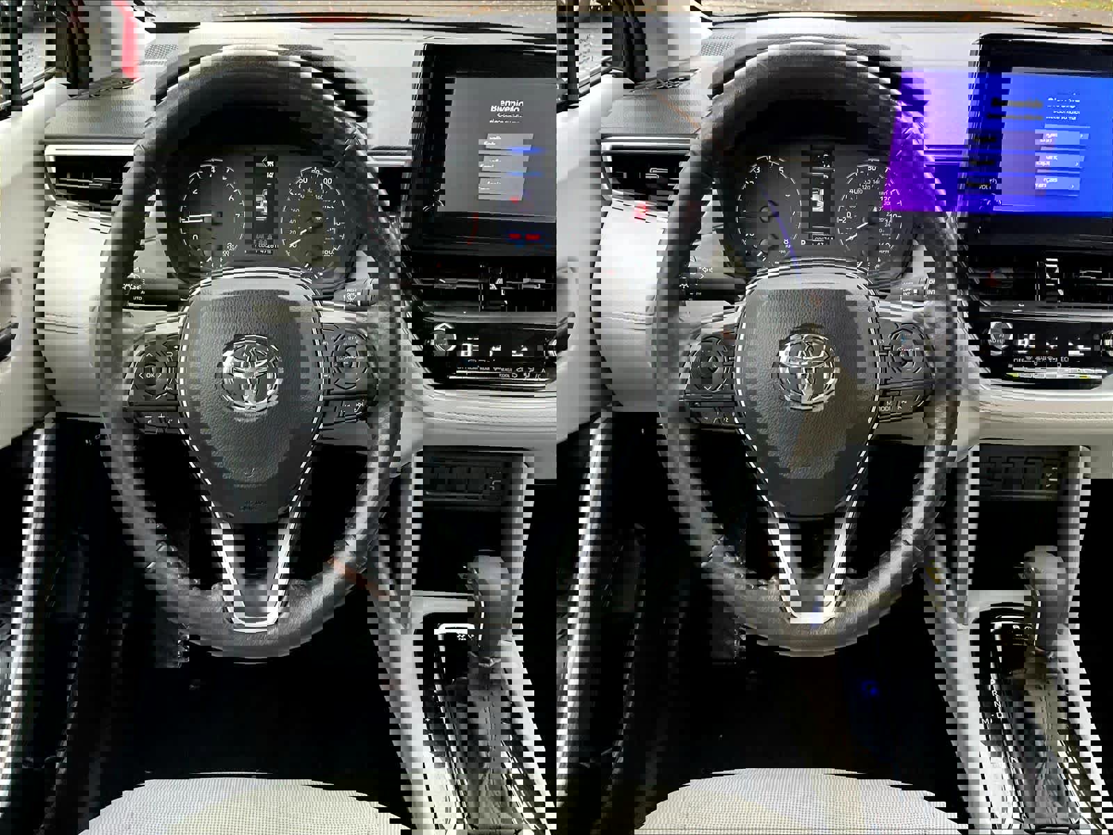 Used 2023 Toyota Corolla Cross LE image 17