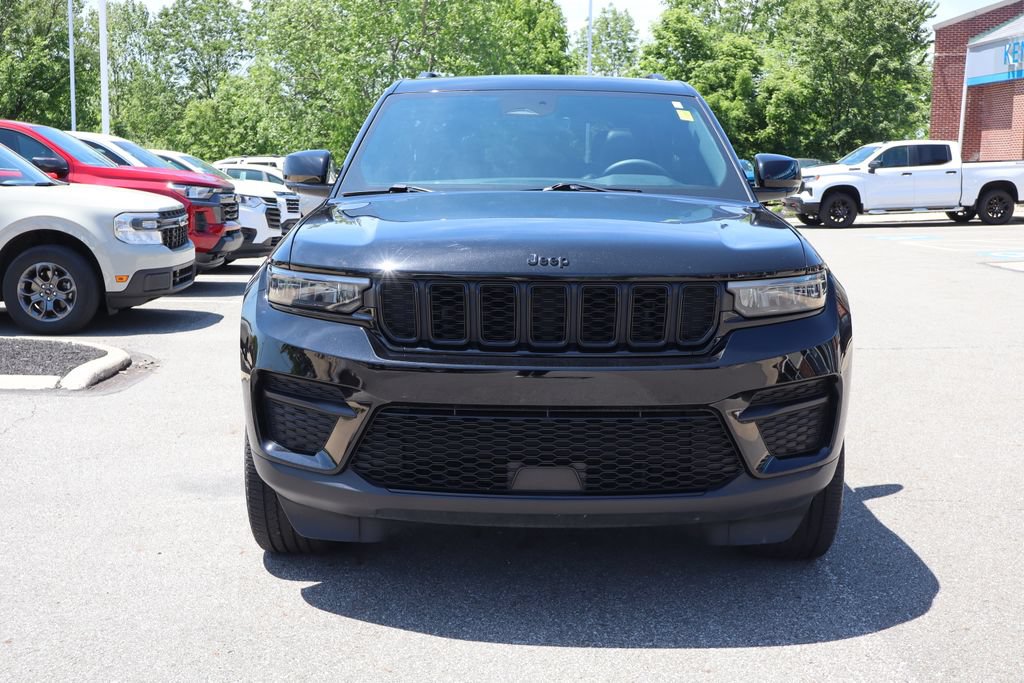 Used 2024 Jeep Grand Cherokee Altitude AWD/4WD image 7