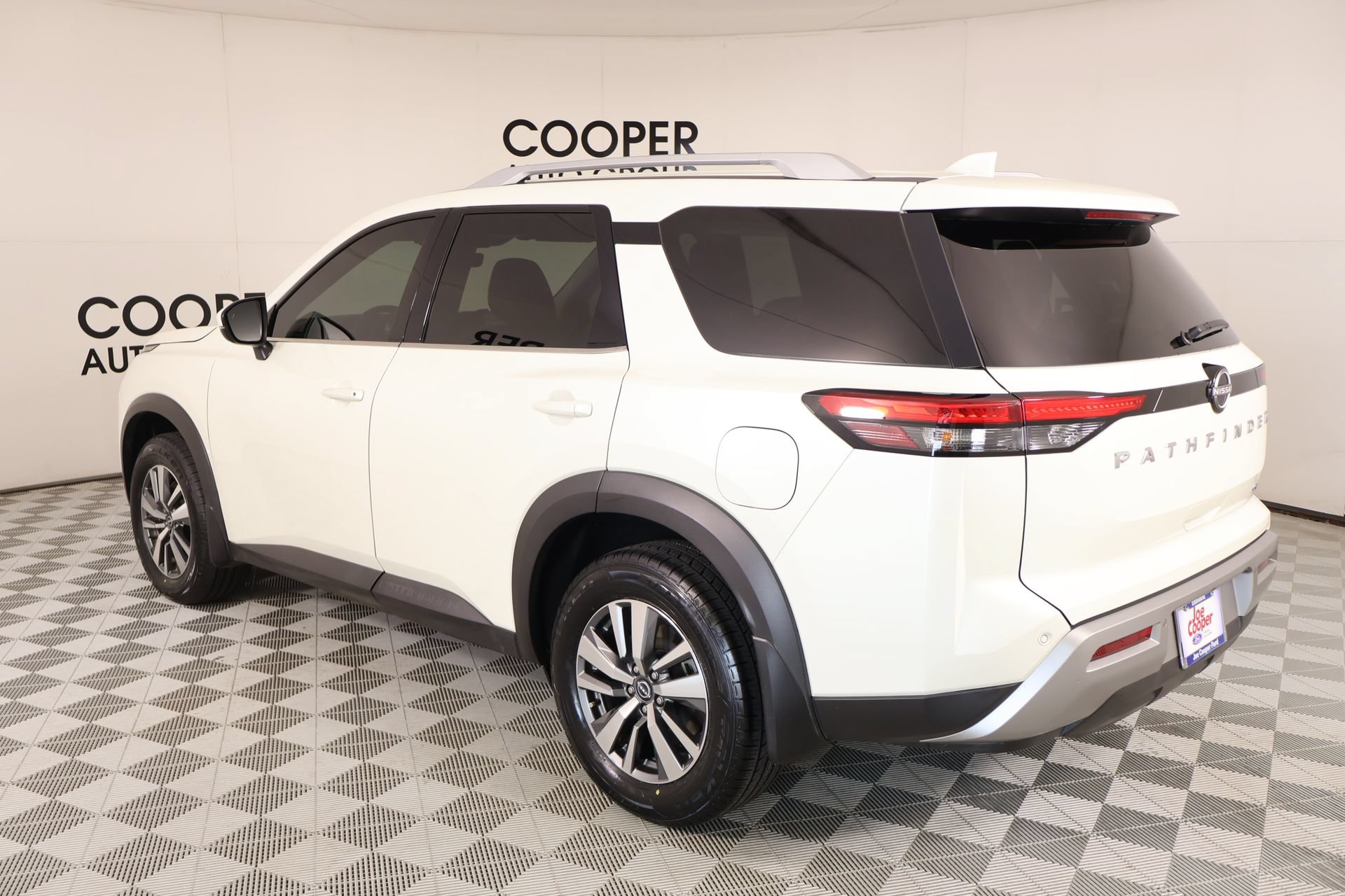 Used 2024 Nissan Pathfinder SL FWD image 23
