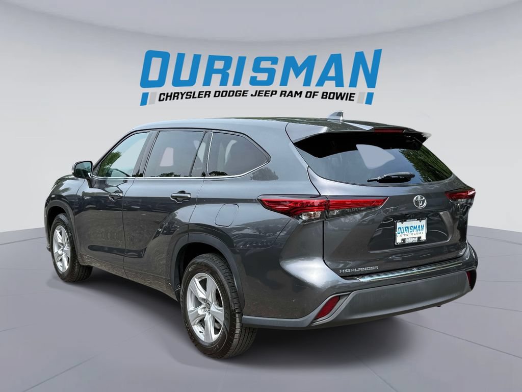 Used 2020 Toyota Highlander LE FWD image 4