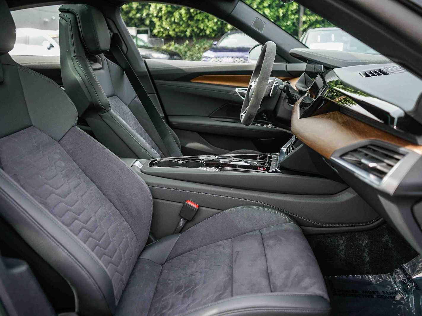 Used 2023 Audi e-tron GT Prestige w/ Prestige Package image 16