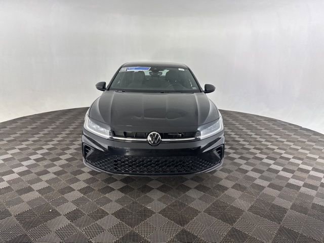 Used 2025 Volkswagen Jetta Sport image 3