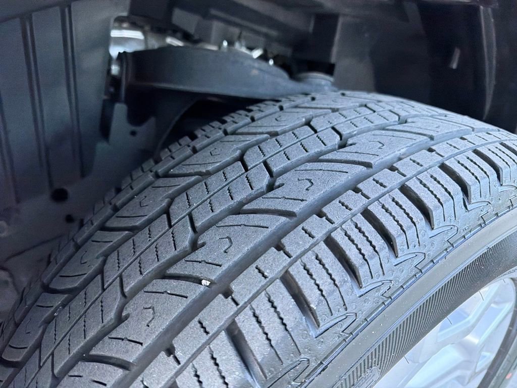 Used 2024 Nissan Titan SV w/ SV Convenience Package image 39