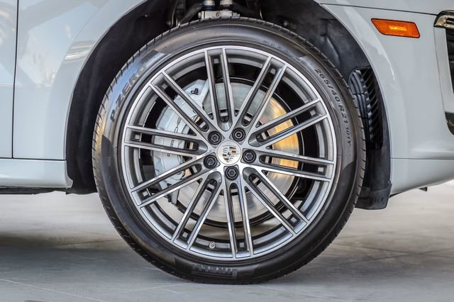 Used 2020 Porsche Macan Turbo image 16