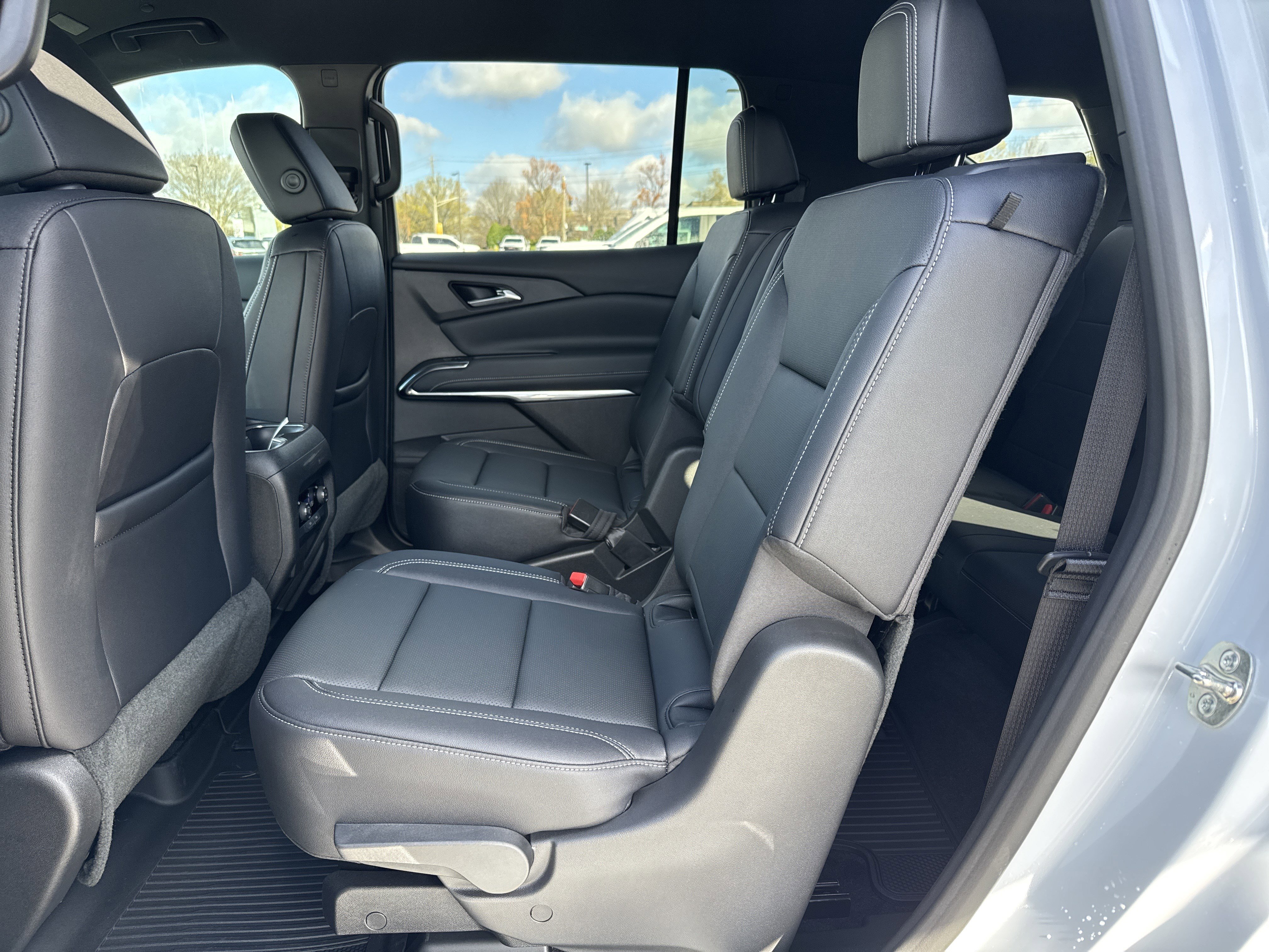 Used 2026 Chevrolet Traverse LT w/ Driver Confidence Package image 28