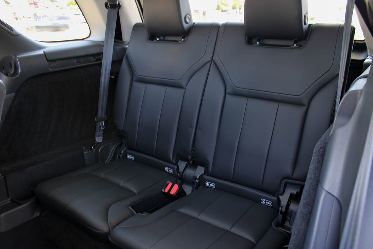 Used 2019 Land Rover Discovery HSE image 18