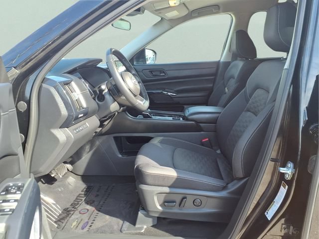 Used 2024 Nissan Pathfinder SV AWD/4WD image 16