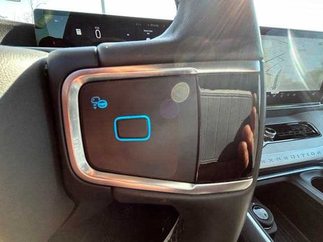 Used 2025 Ford Expedition Active AWD/4WD image 14