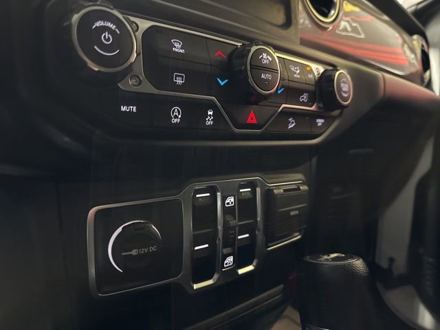 Used 2019 Jeep Wrangler Unlimited Sahara image 11