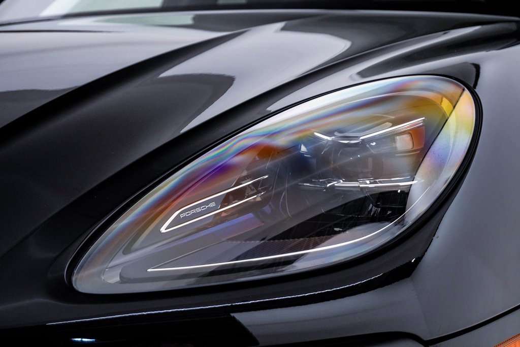 Certified 2025 Porsche Macan image 7
