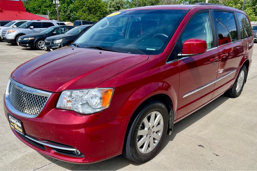 Used 2015 Chrysler Town & Country Touring w/ Mopar Premium Addition Group image 3