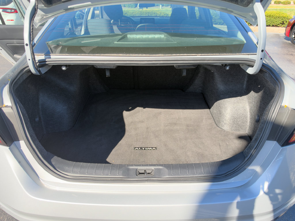 Used 2025 Nissan Altima 2.5 SV FWD image 16