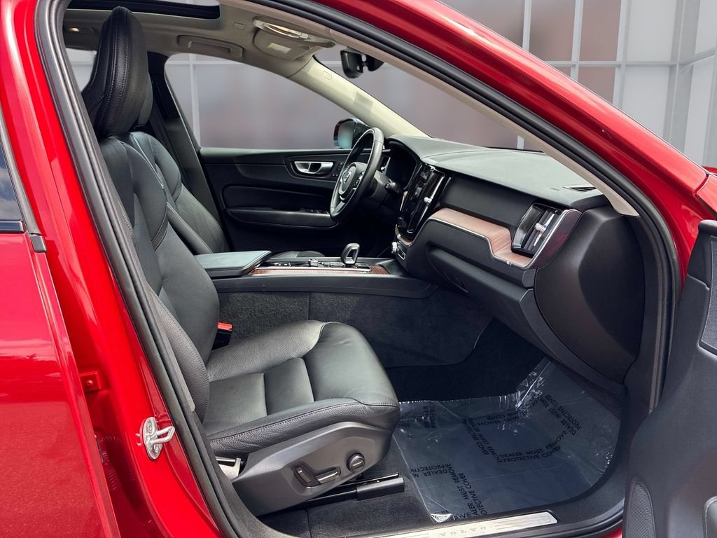 Used 2023 Volvo XC60 B5 Plus AWD/4WD image 19