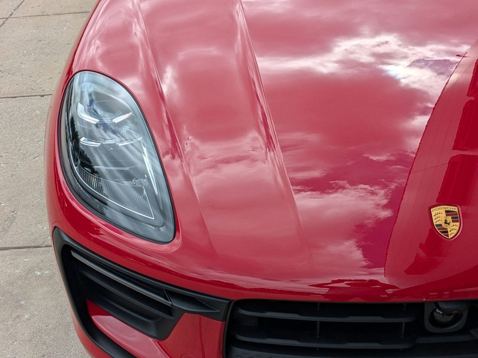 Certified 2025 Porsche Macan image 12