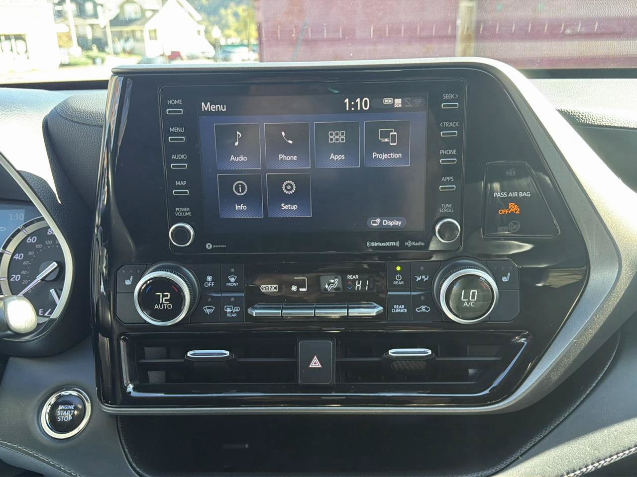 Used 2022 Toyota Highlander XLE AWD/4WD image 17