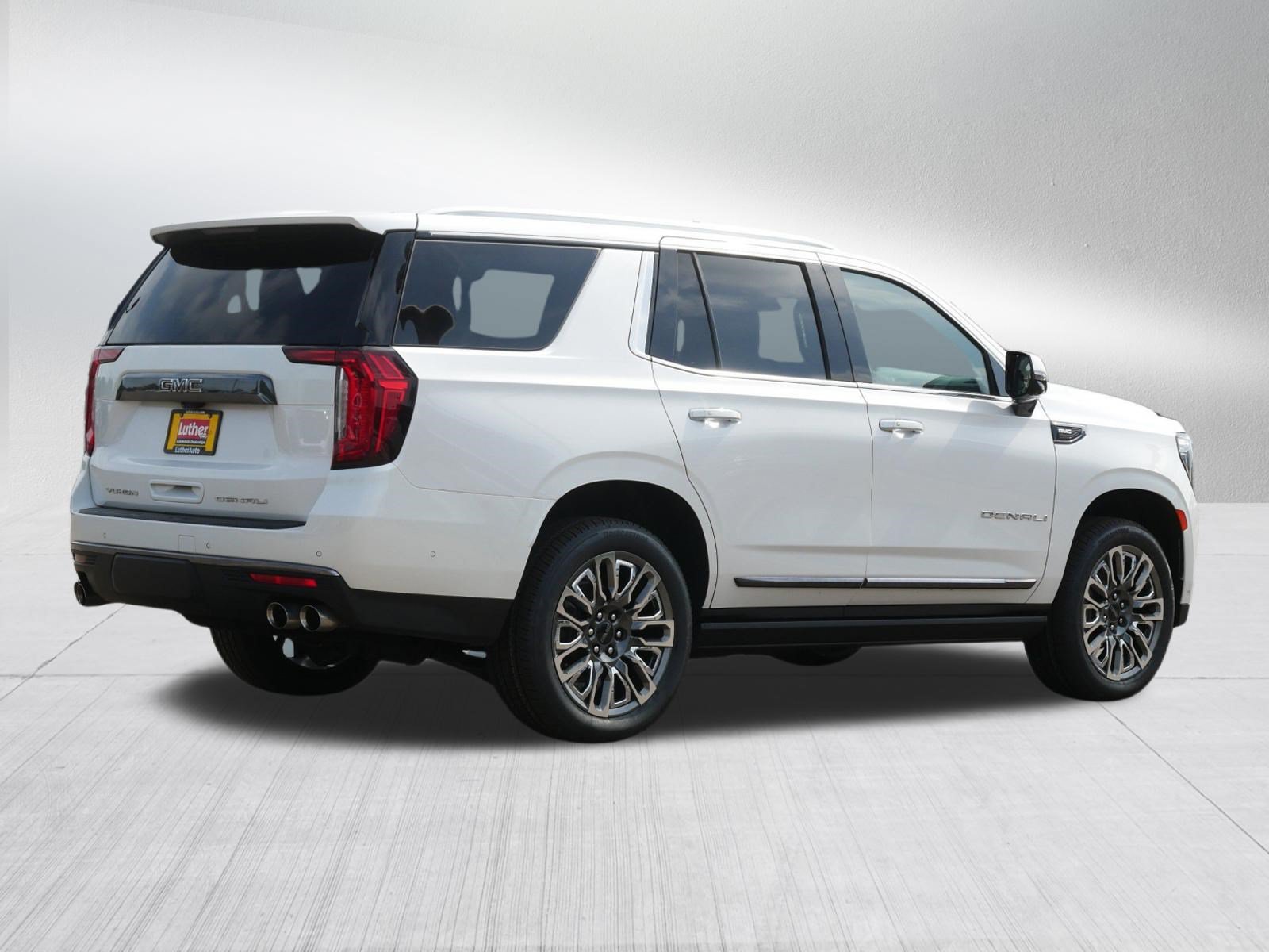 Used 2023 GMC Yukon Denali Ultimate w/ LPO, Floor Liner Package AWD/4WD image 7