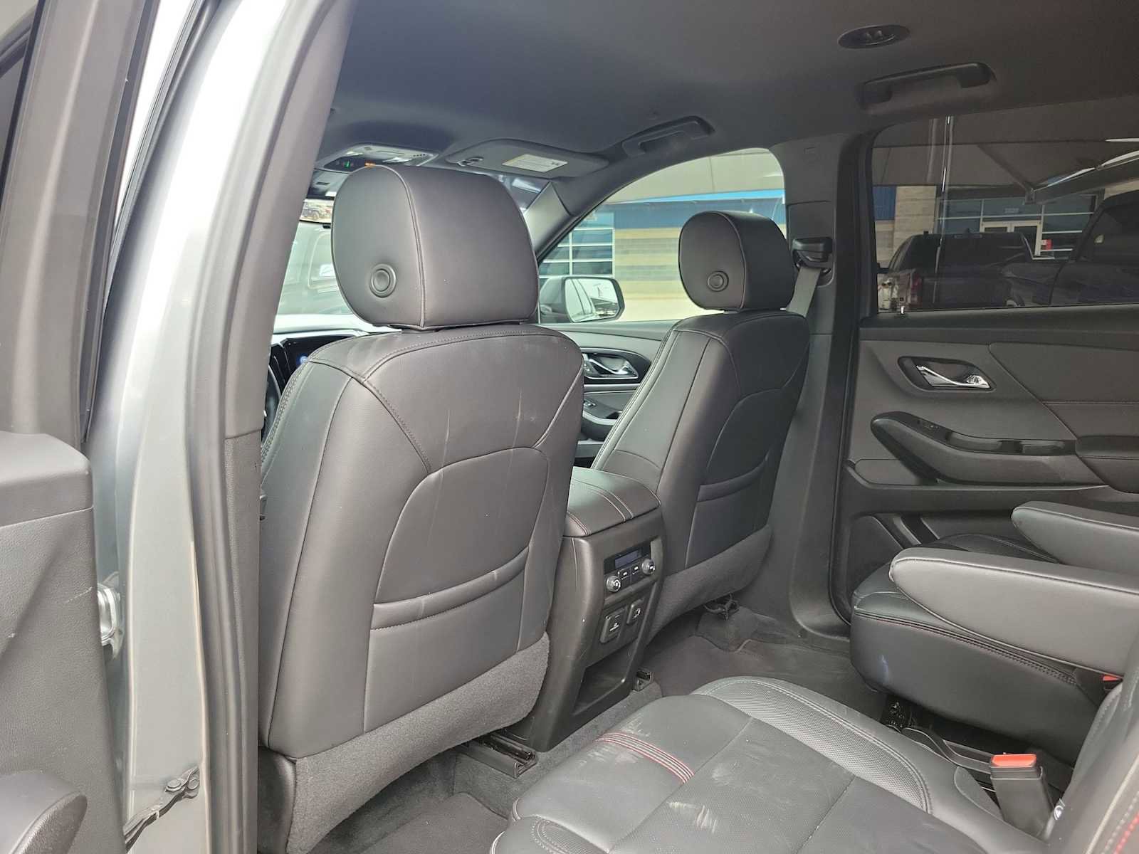 Used 2023 Chevrolet Traverse RS image 8