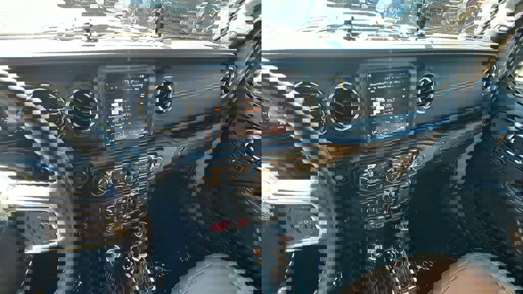 Used 2022 Jeep Wrangler Unlimited Rubicon 4xe w/ Cold Weather Group image 28