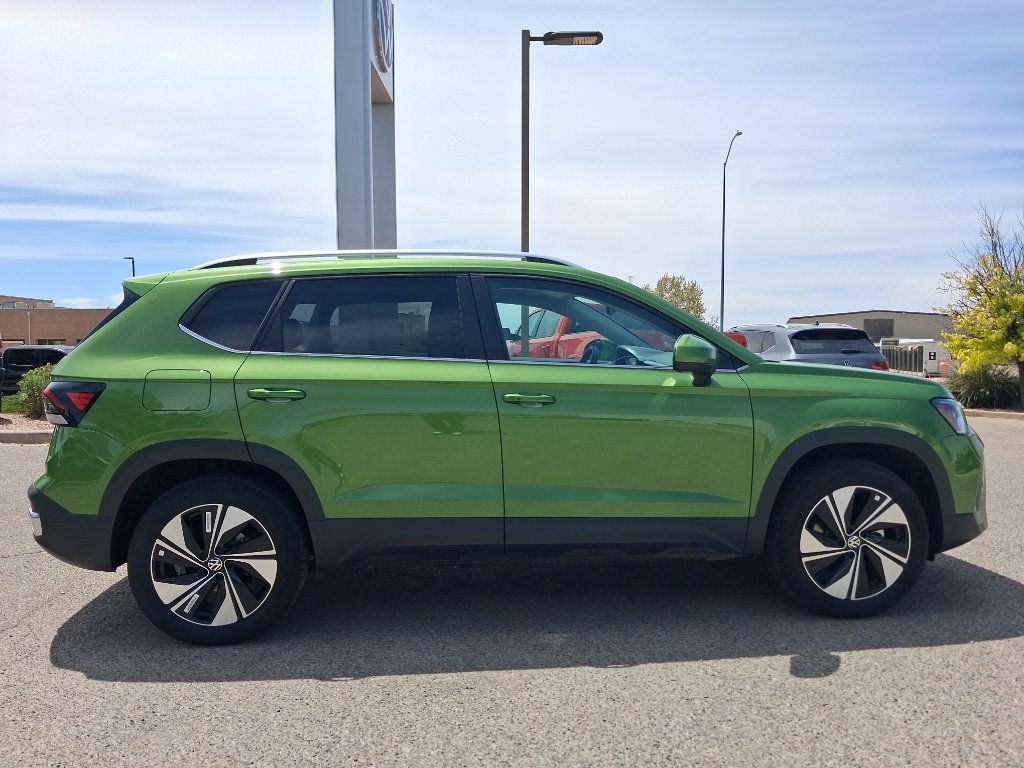 Used 2025 Volkswagen Taos SE AWD/4WD image 8