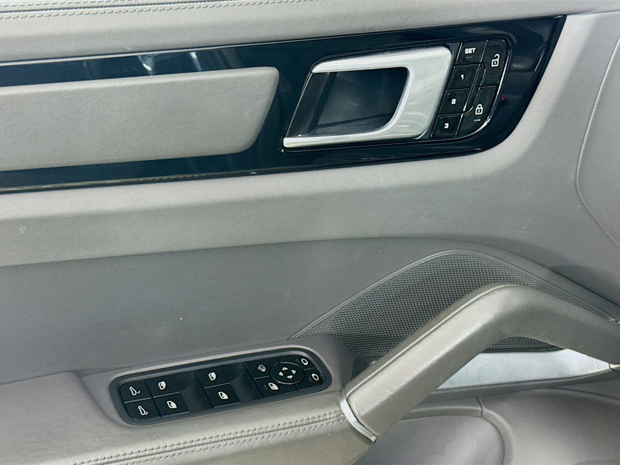 Used 2019 Porsche Cayenne Turbo image 22