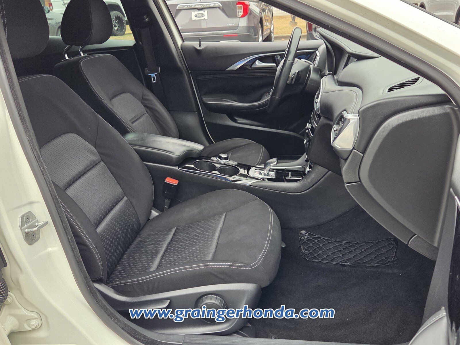 Used 2018 INFINITI QX30 image 13