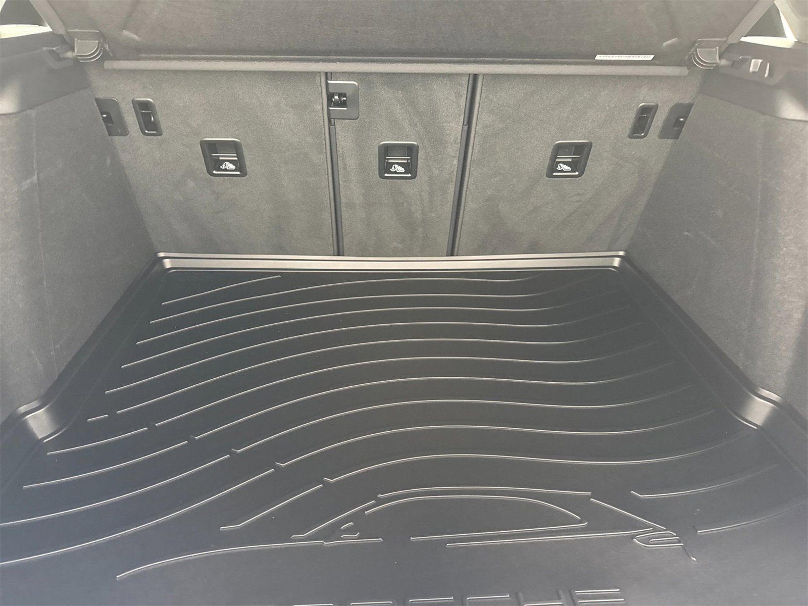 Used 2025 Porsche Macan image 17