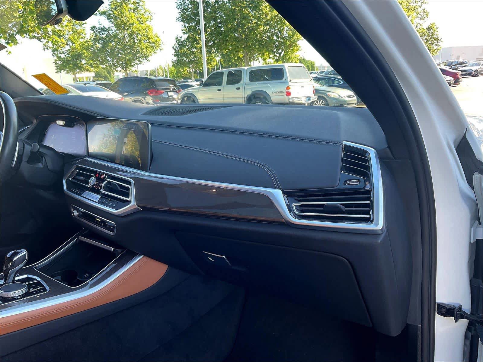 Used 2022 BMW X5 xDrive40i w/ M Sport Package image 17