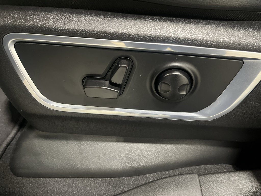 Used 2025 RAM 1500 Laramie w/ Night Edition AWD/4WD image 31