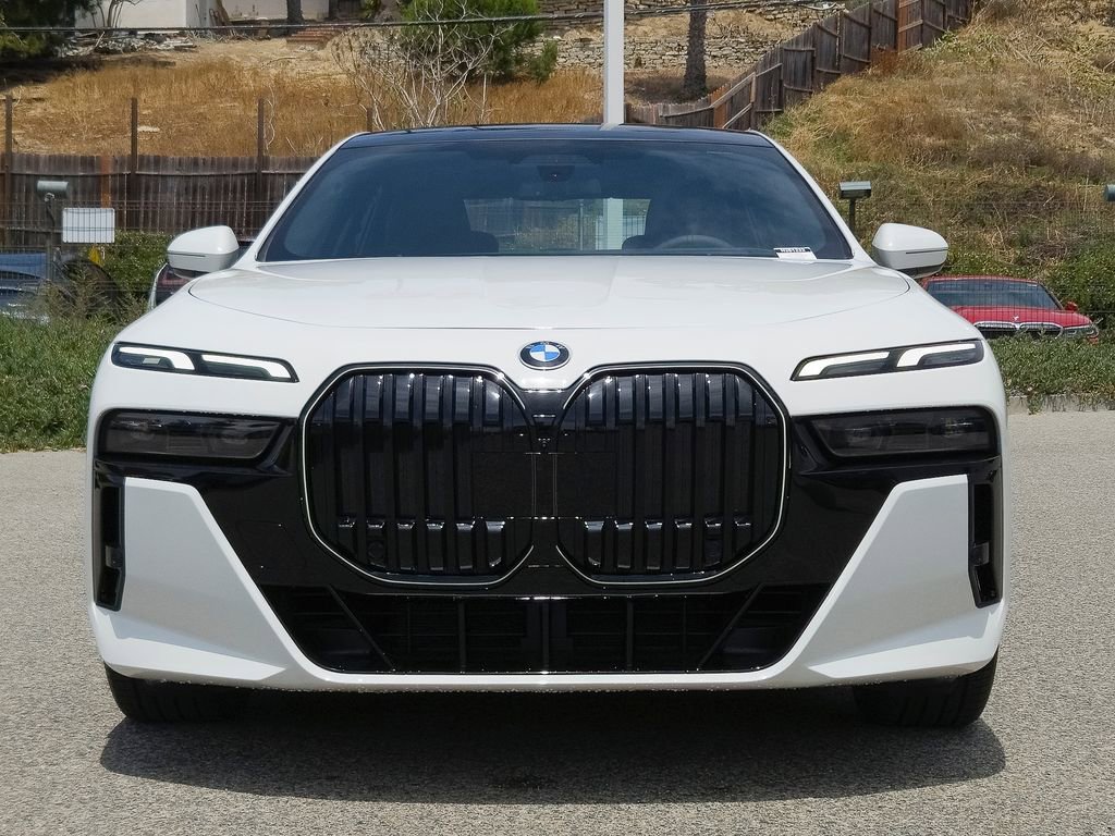 New 2026 BMW 740i RWD image 2
