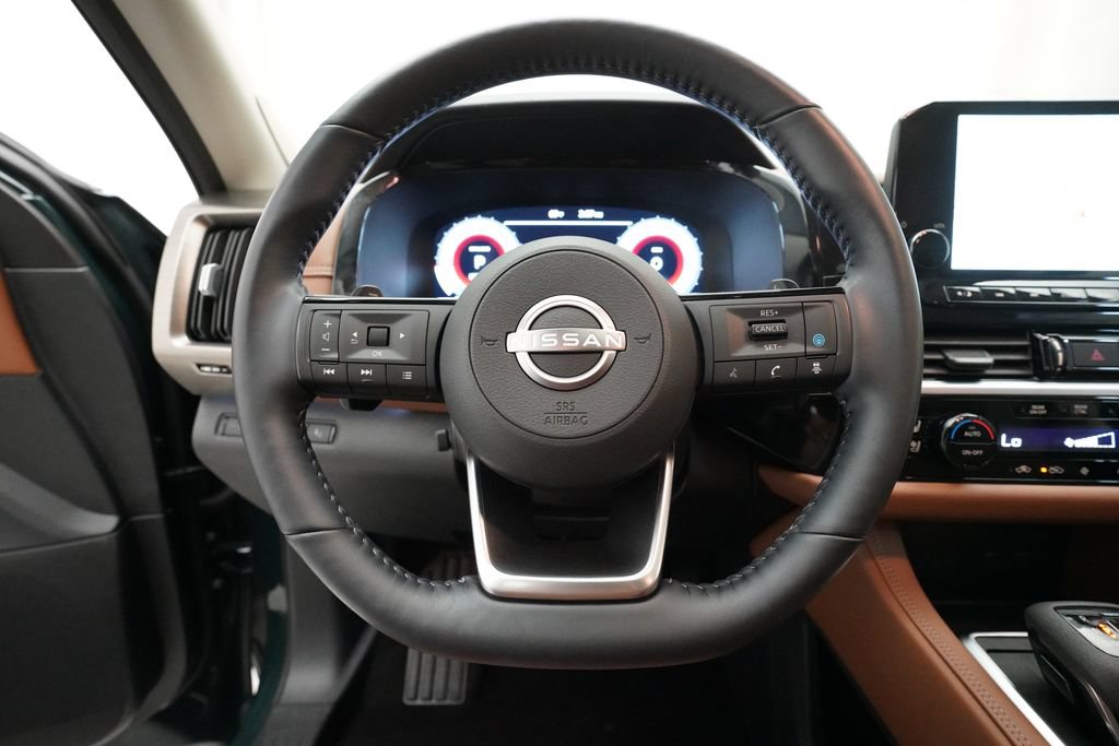 Used 2025 Nissan Pathfinder Platinum AWD/4WD image 4